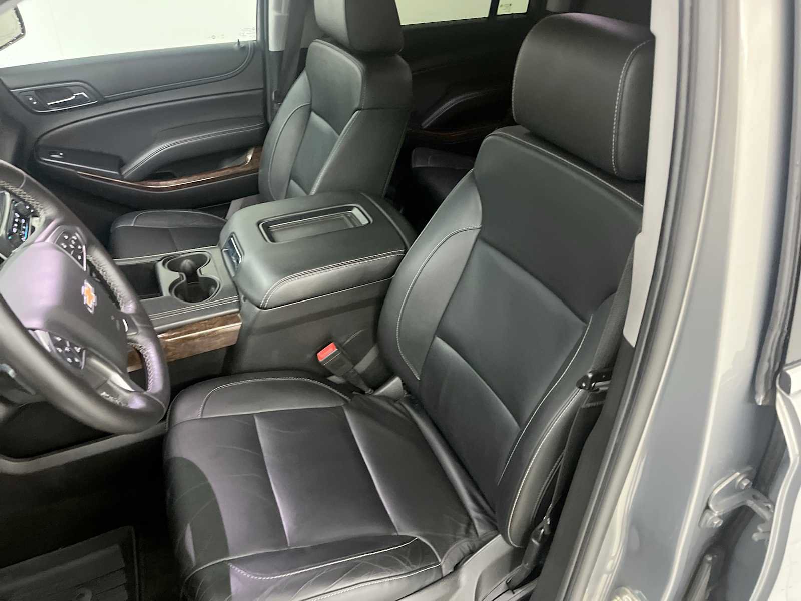 Used 2018 Chevrolet Suburban LT w/ LT Signature Package AWD/4WD image 19