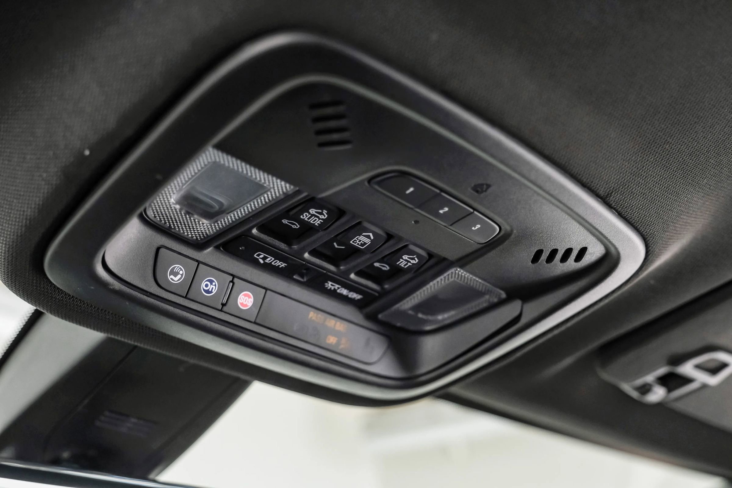 Used 2022 Chevrolet Traverse Premier w/ Redline Edition FWD image 27