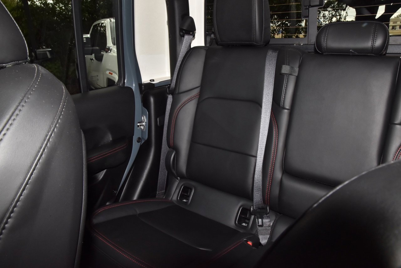 Used 2025 Jeep Gladiator Rubicon w/ Convenience Group AWD/4WD image 19