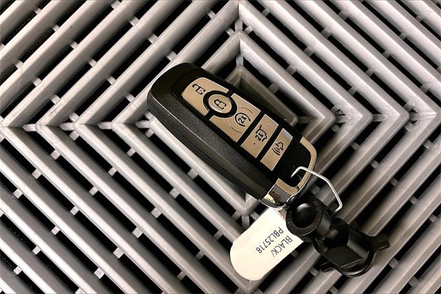 Used 2023 Lincoln Nautilus Reserve w/ Equipment Group 201A image 9