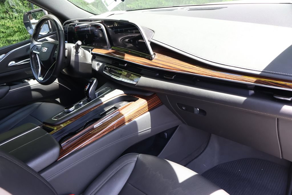 Certified 2022 Cadillac Escalade ESV Luxury w/ LPO, Illumination Package AWD/4WD image 43