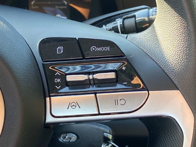 Used 2023 Hyundai Elantra SE FWD image 19