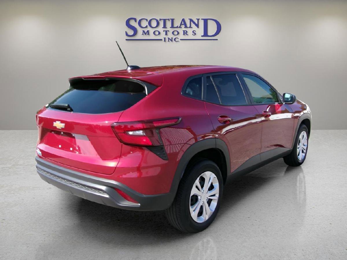 Used 2025 Chevrolet Trax LS image 6