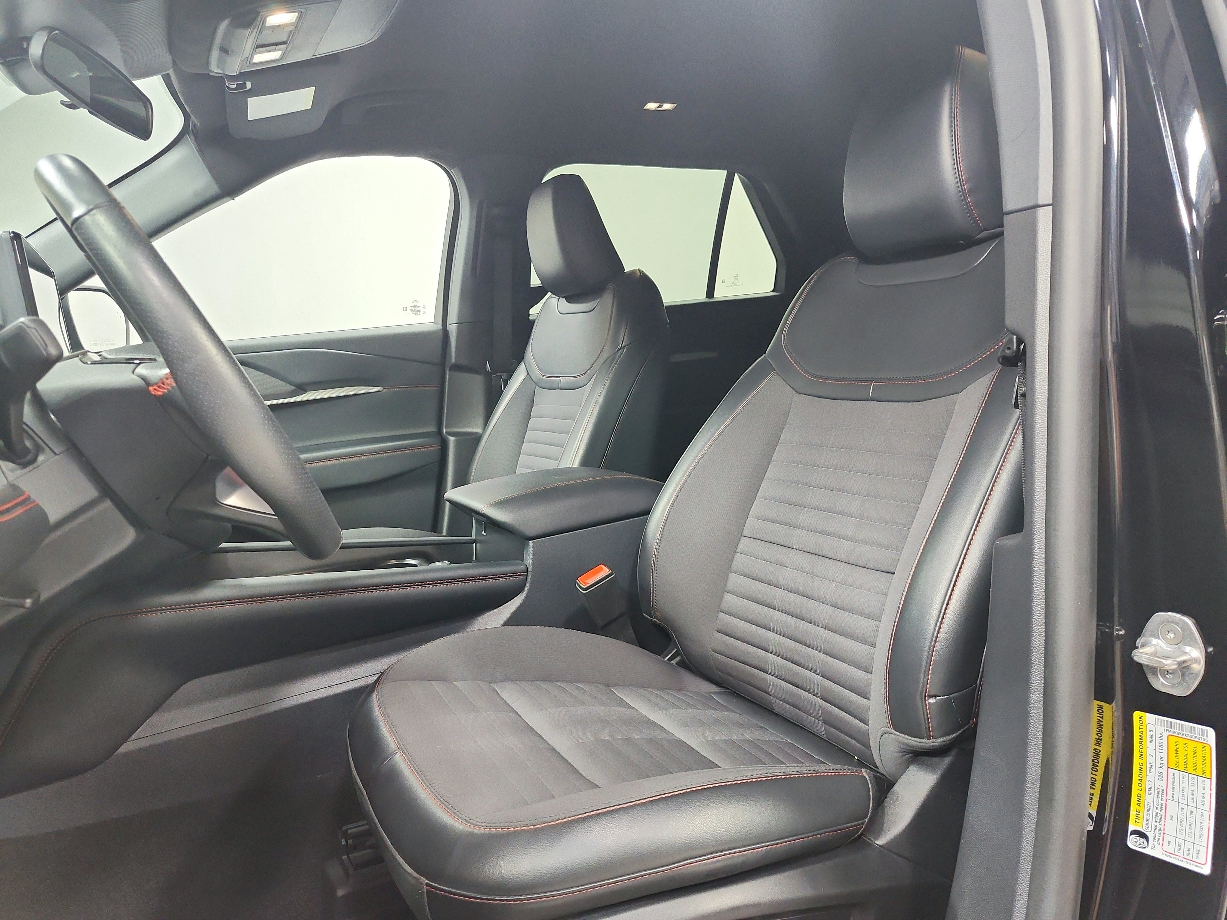 Used 2025 Ford Explorer ST-Line w/ ST-Line Street Pack AWD/4WD image 19