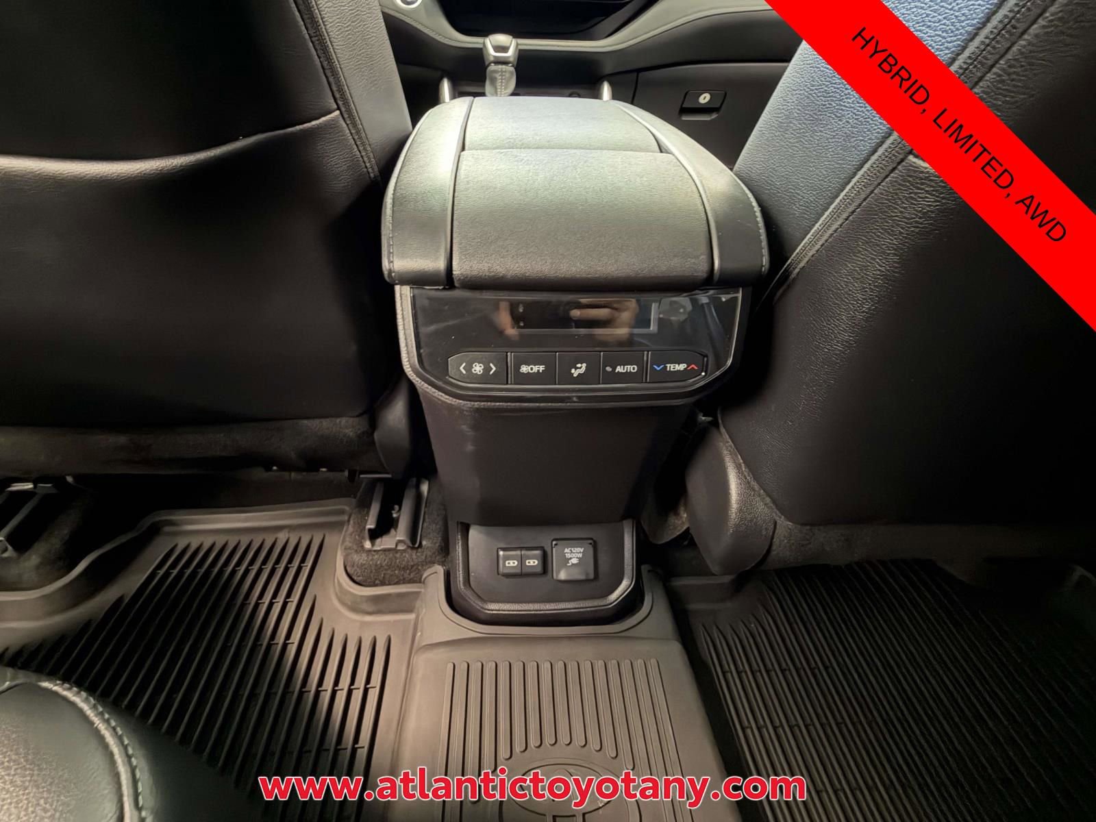 Used 2024 Toyota Highlander Limited image 16