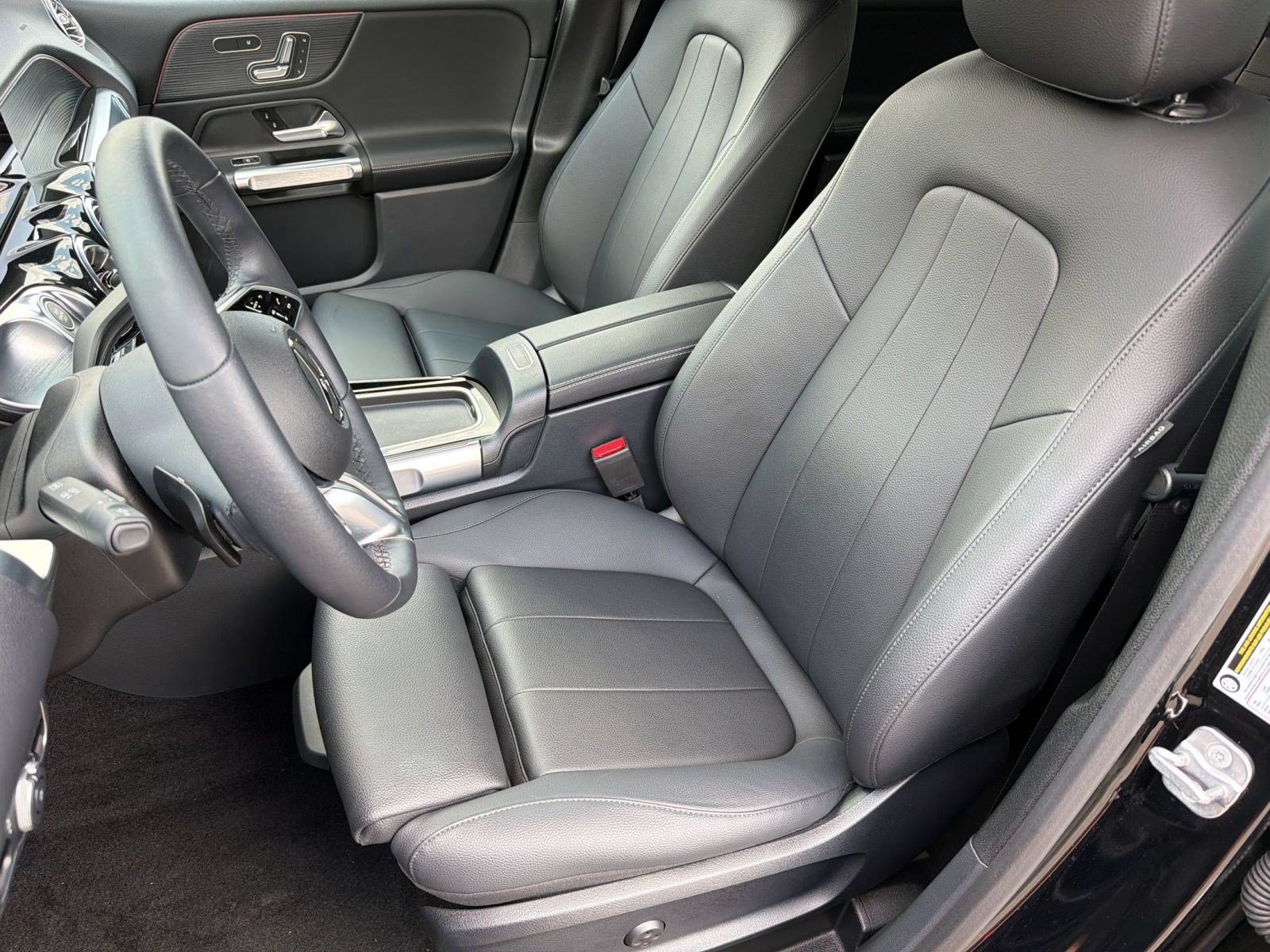 Used 2025 Mercedes-Benz GLB 250 image 5