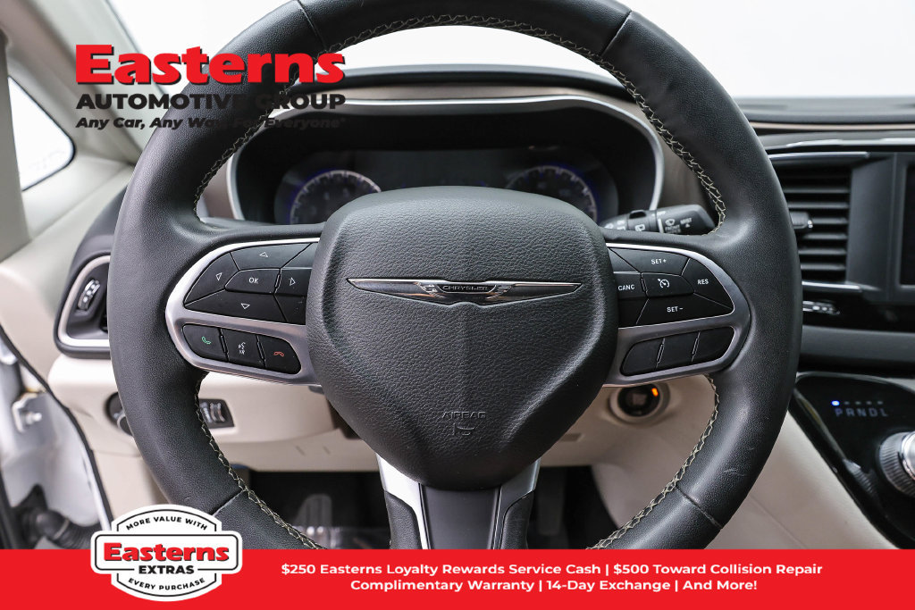 Used 2022 Chrysler Voyager LX FWD image 11