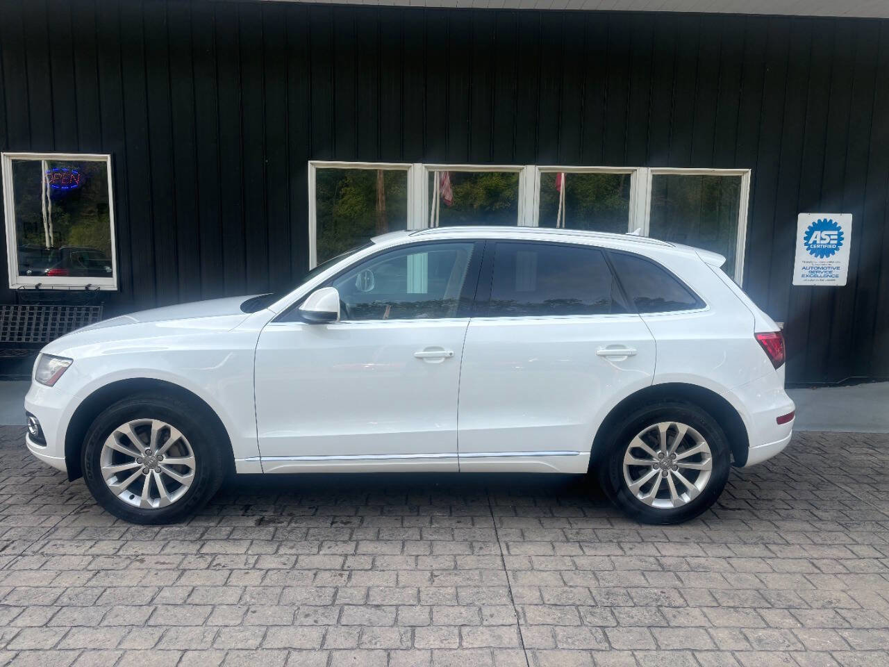 Used 2013 Audi Q5 2.0T Premium image 2