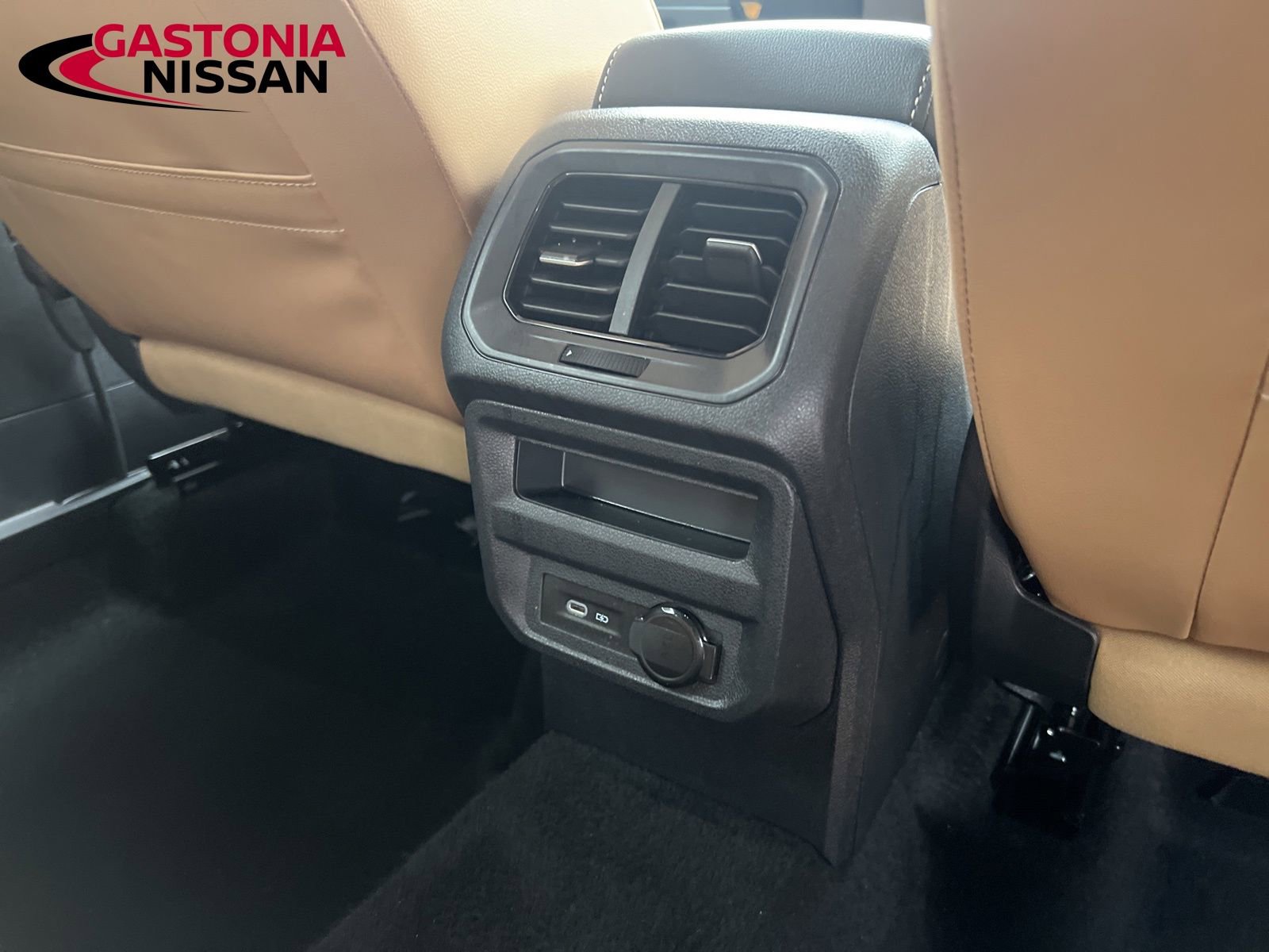 Used 2024 Volkswagen Tiguan SE image 30