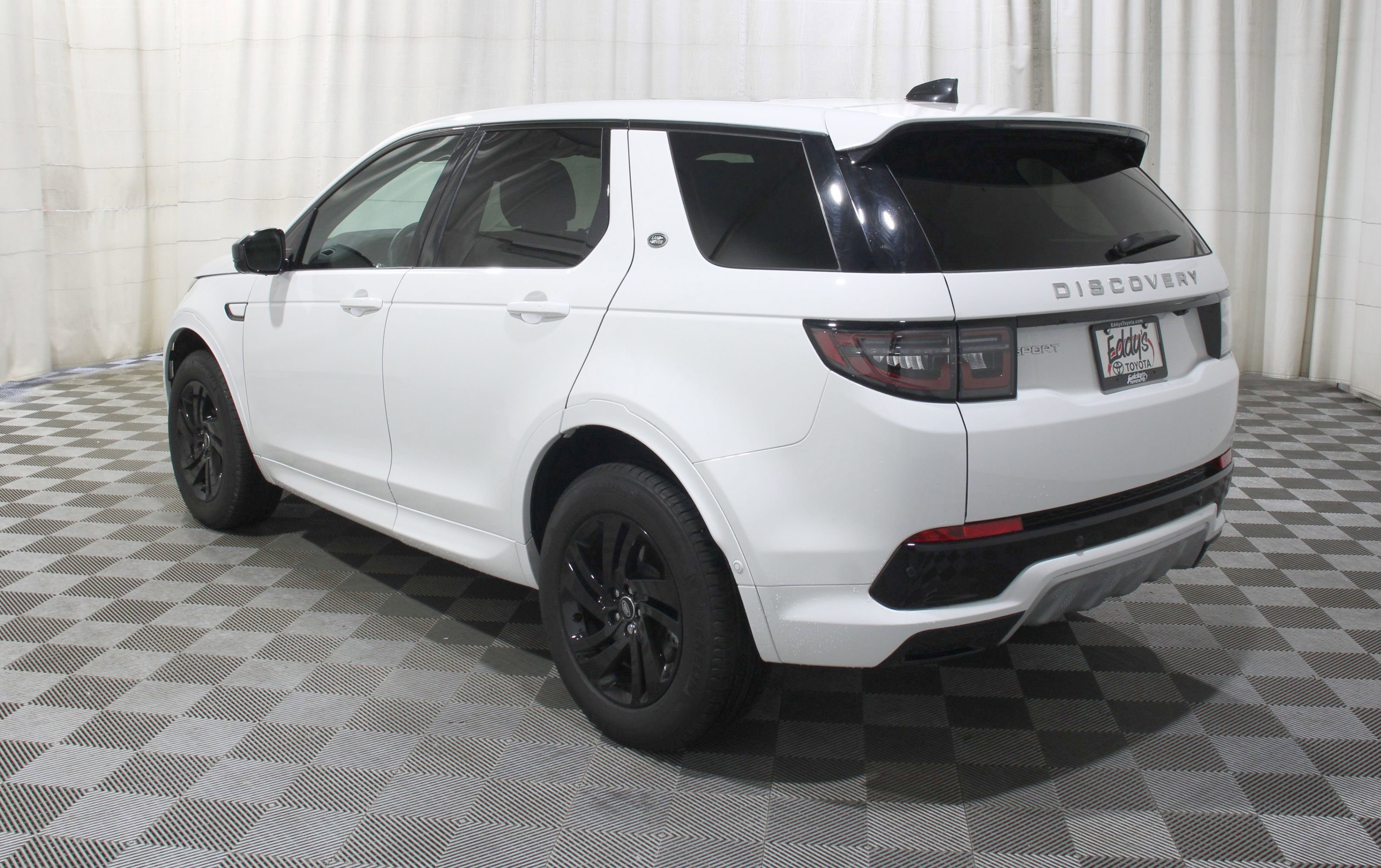 Used 2024 Land Rover Discovery Sport S image 32