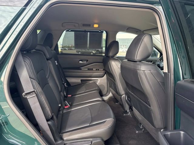 Used 2025 Nissan Pathfinder SL image 14