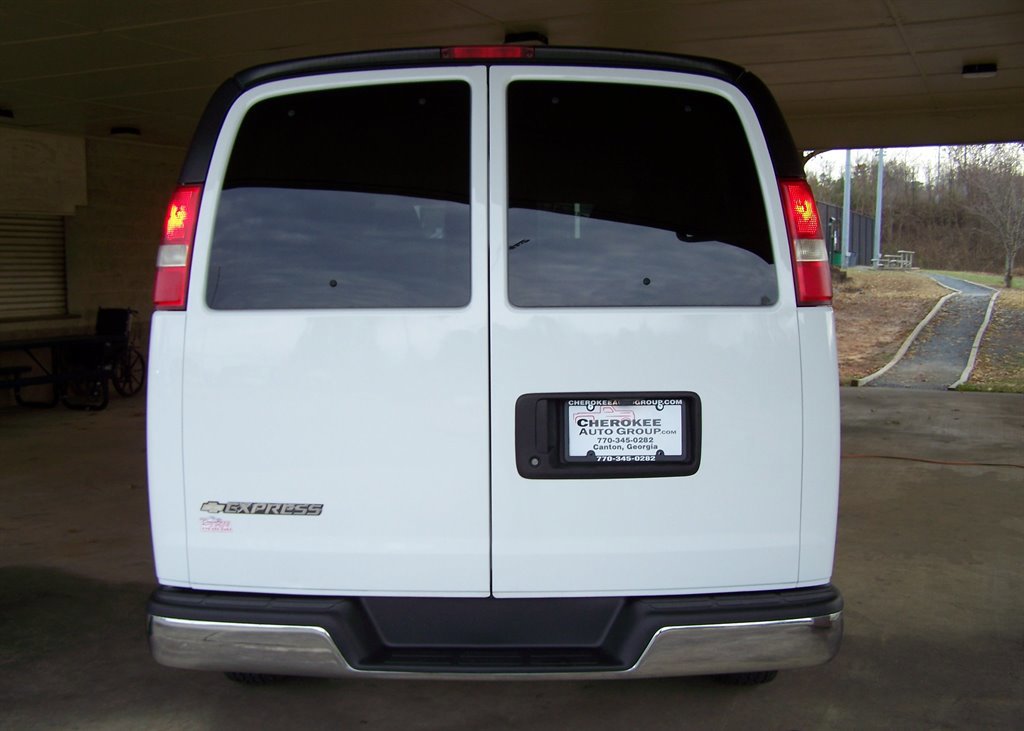 Used 2017 Chevrolet Express 2500 LT w/ LT Preferred Equipment Group image 33