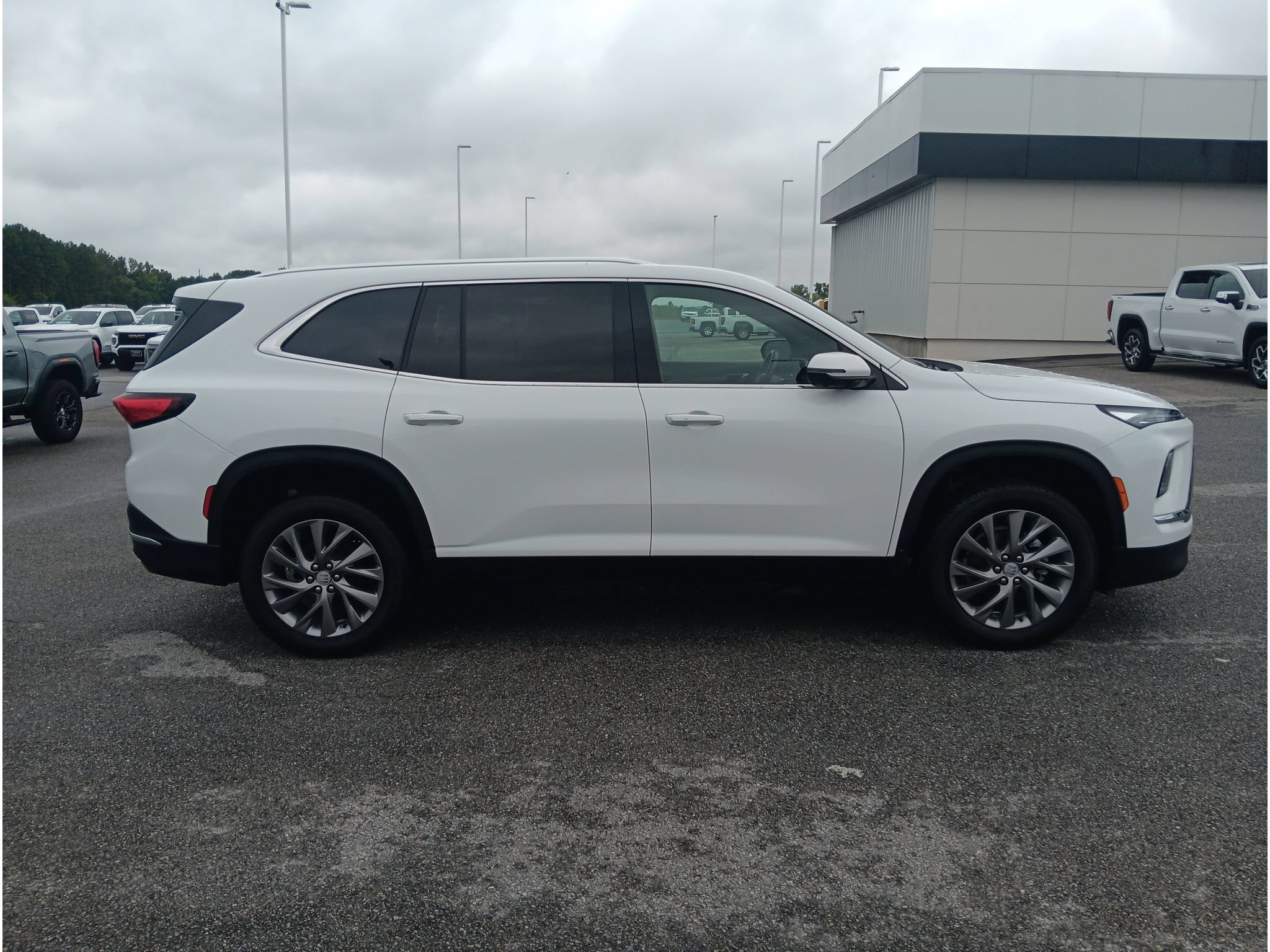 Used 2025 Buick Enclave Preferred FWD image 7