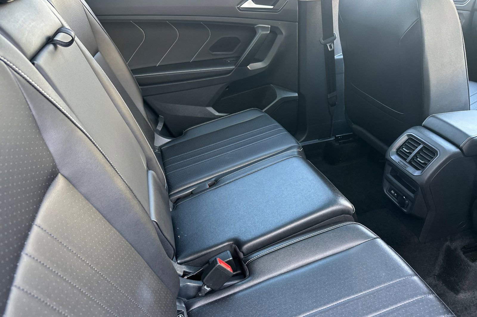 Used 2024 Volkswagen Tiguan SE image 19