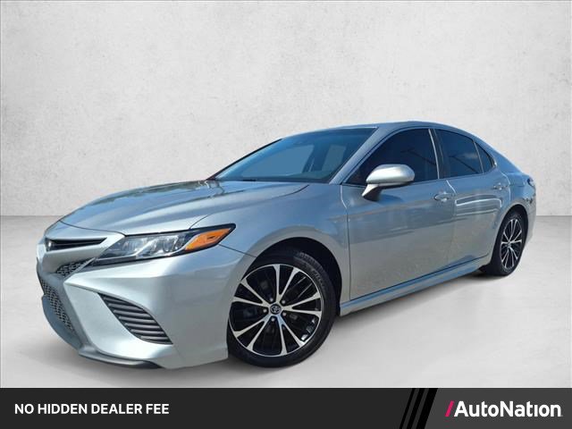Used 2018 Toyota Camry SE FWD image 1