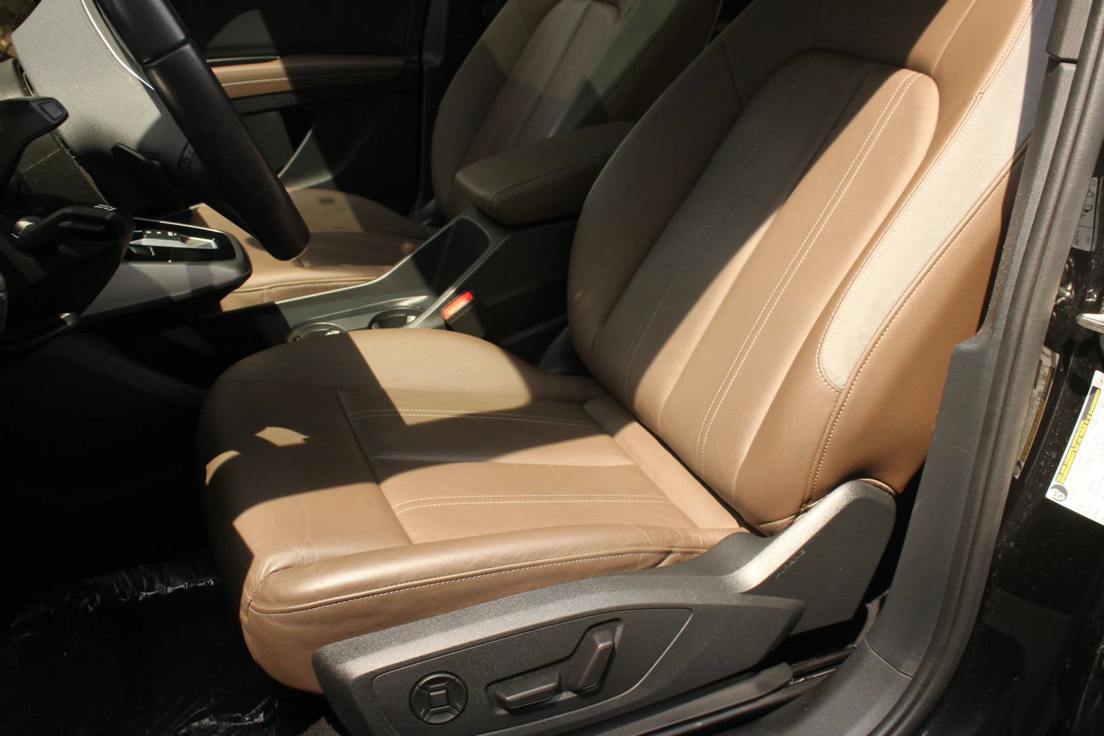 Used 2023 Audi Q4 e-tron Premium Plus w/ Premium Plus AWD/4WD image 19