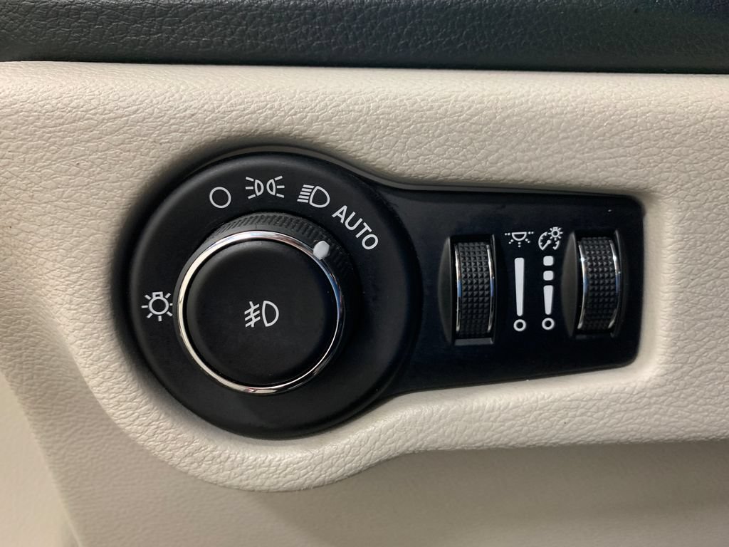 Used 2019 Chrysler Pacifica Limited FWD image 15