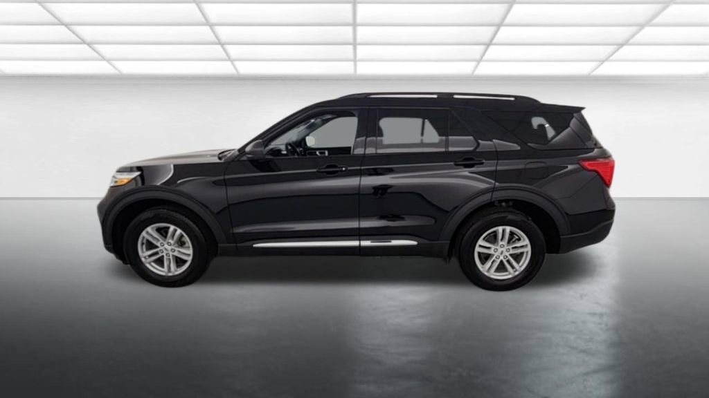 Used 2024 Ford Explorer XLT w/ Equipment Group 202A AWD/4WD image 5