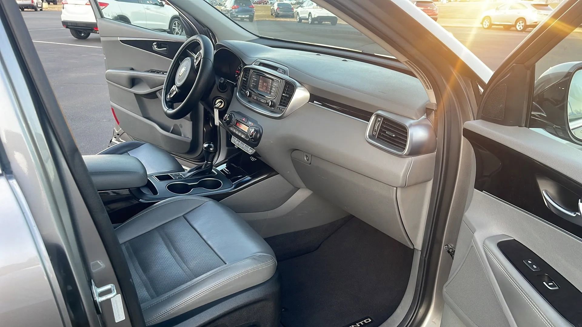 Used 2016 Kia Sorento EX image 29