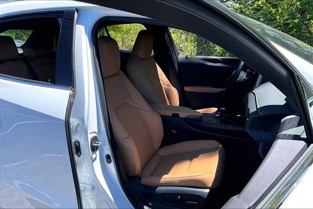 Certified 2026 Lexus UX 300h AWD w/ Accessory Package (2T) image 29
