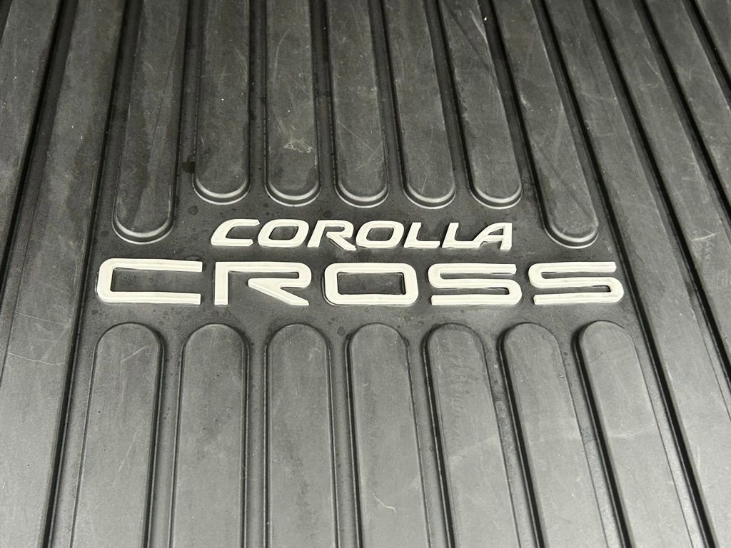 Used 2022 Toyota Corolla Cross XLE image 41