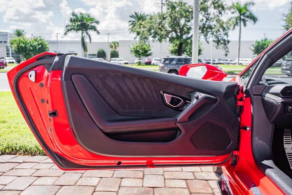 Used 2016 Lamborghini Huracan LP 610-4 AWD/4WD image 19