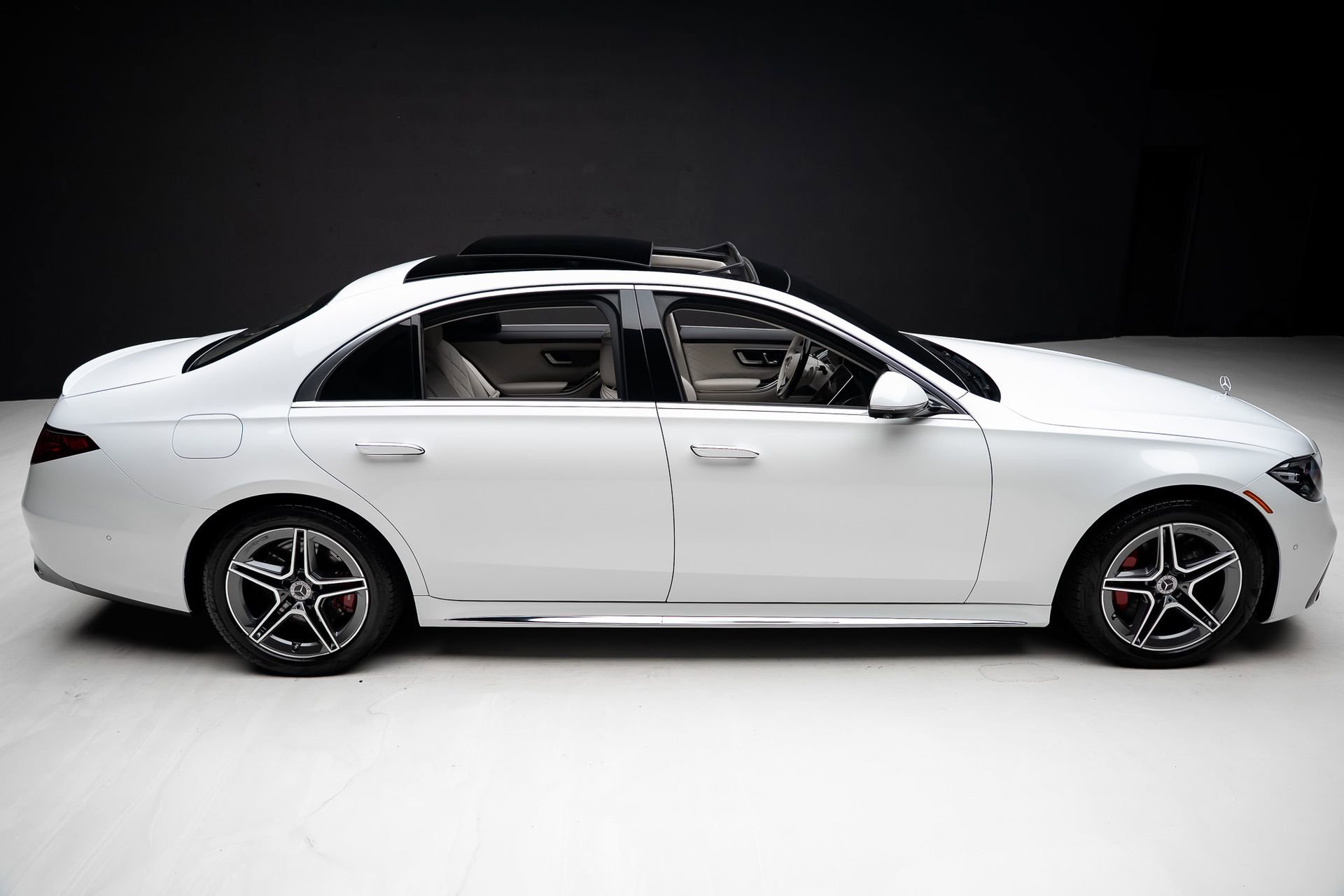 Used 2024 Mercedes-Benz S 580e 4MATIC Sedan w/ AMG Line image 35