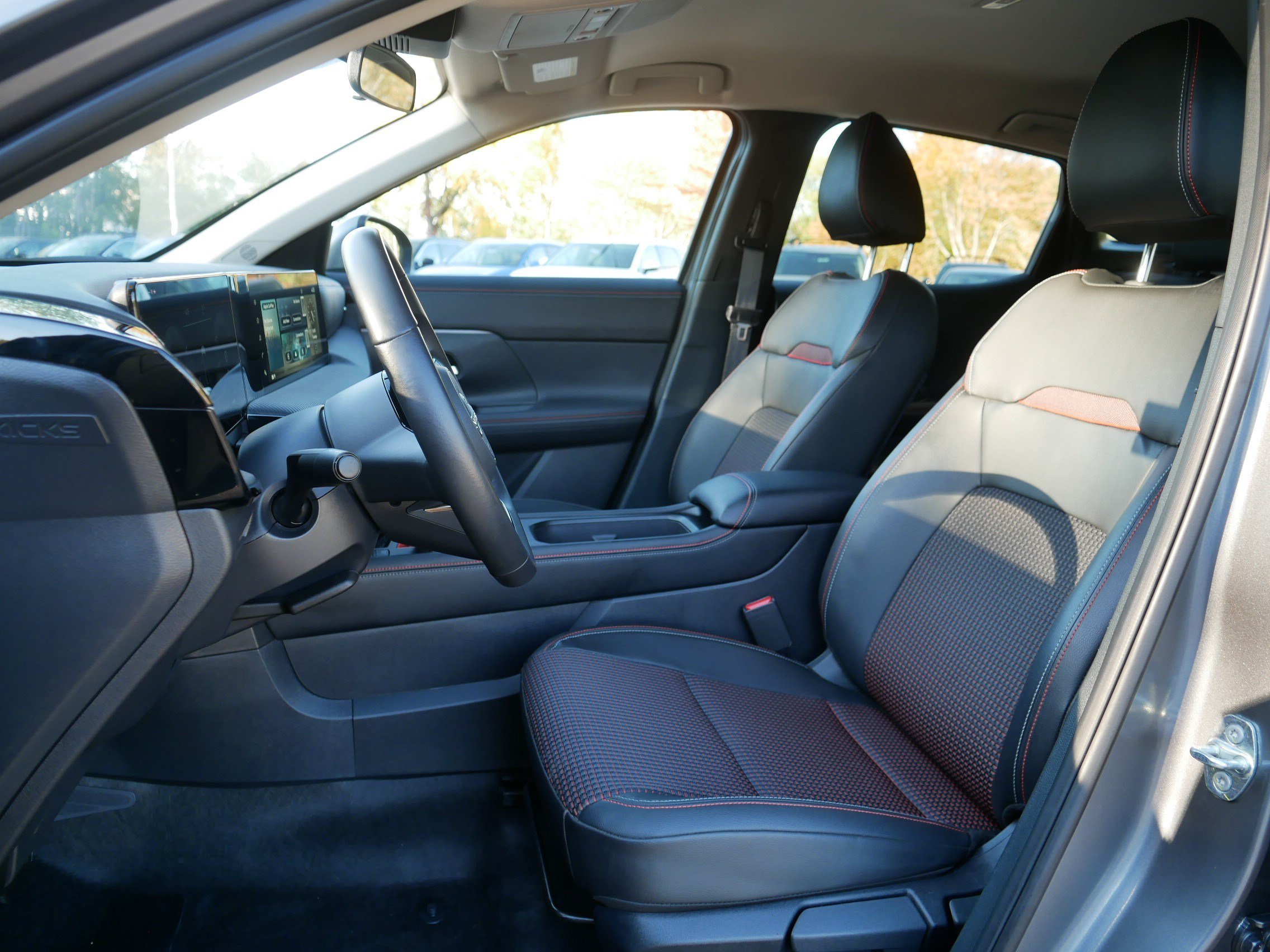 Certified 2025 Nissan Kicks SR AWD/4WD image 33