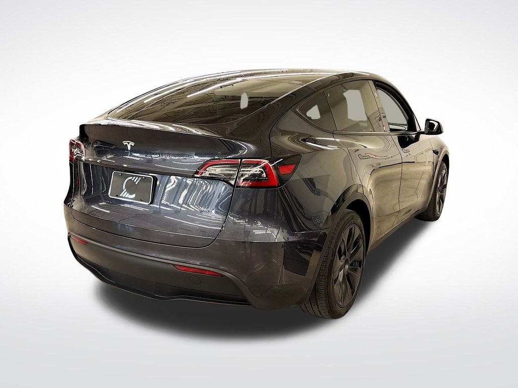 Used 2024 Tesla Model Y 2WD image 5