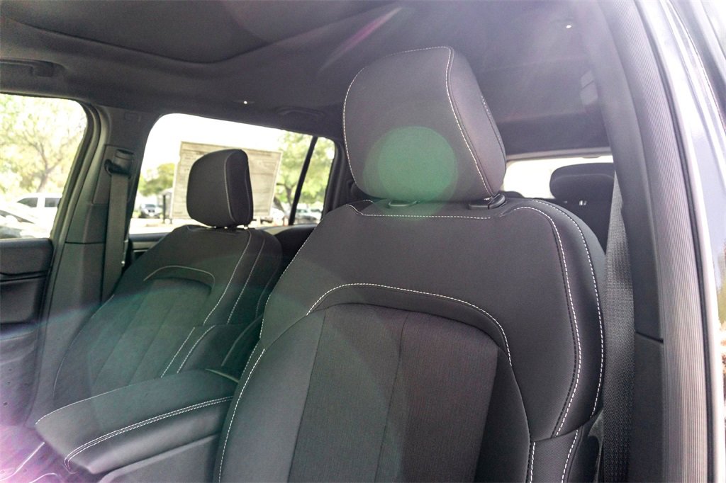 New 2025 Jeep Grand Cherokee L Laredo w/ Luxury Tech Group I image 9