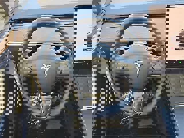 Used 2022 Tesla Model Y Long Range image 23