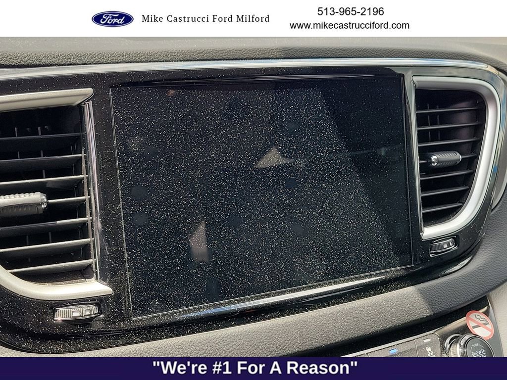 Used 2023 Chrysler Pacifica Touring-L FWD image 17