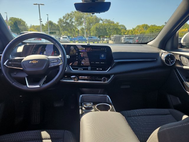 Used 2026 Chevrolet Equinox LT w/ Safety and Technology Package FWD image 13