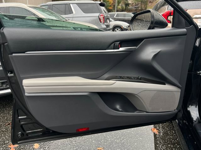 Used 2021 Toyota Camry LE image 10