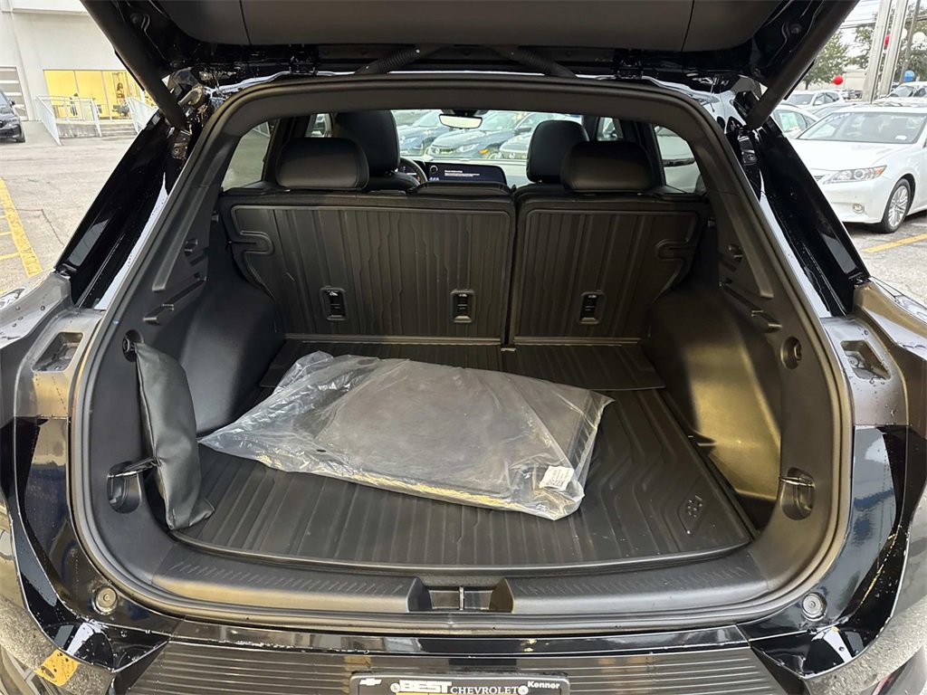 Used 2025 Chevrolet Equinox EV LT w/ Convenience Package II image 9