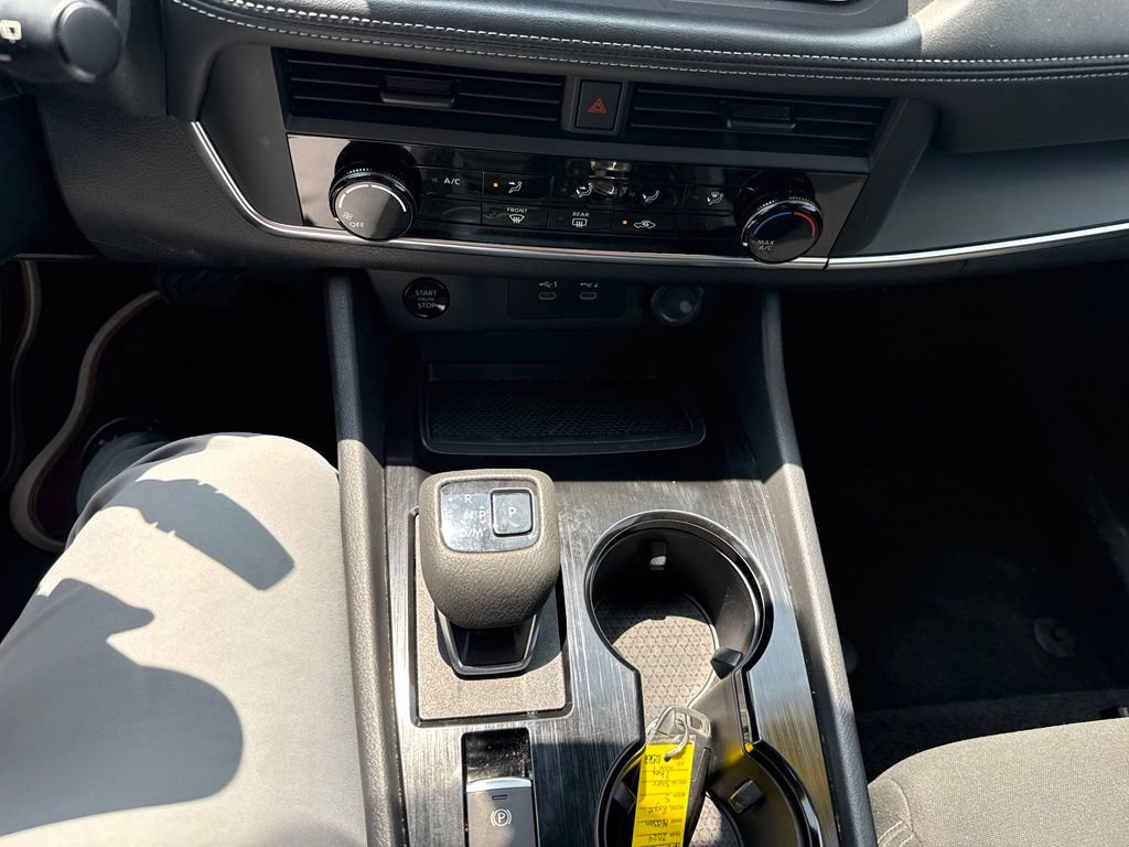 Used 2024 Nissan Rogue S AWD/4WD image 15