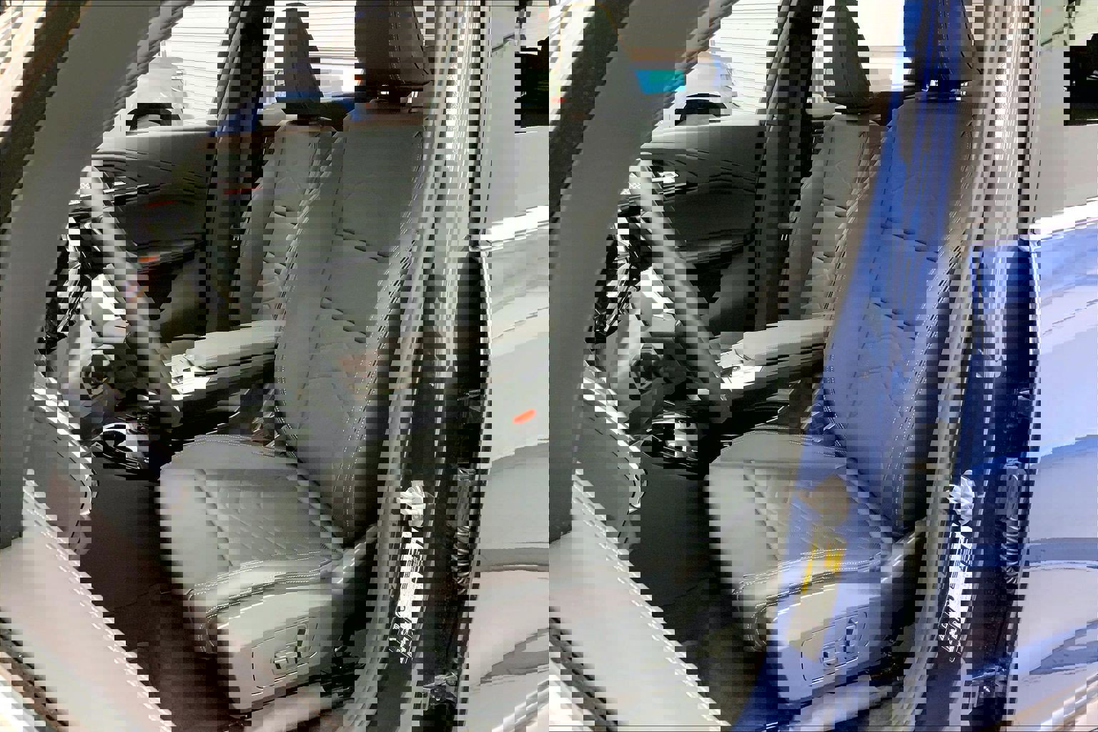 Used 2025 BMW X1 xDrive28i w/ Premium Package image 13