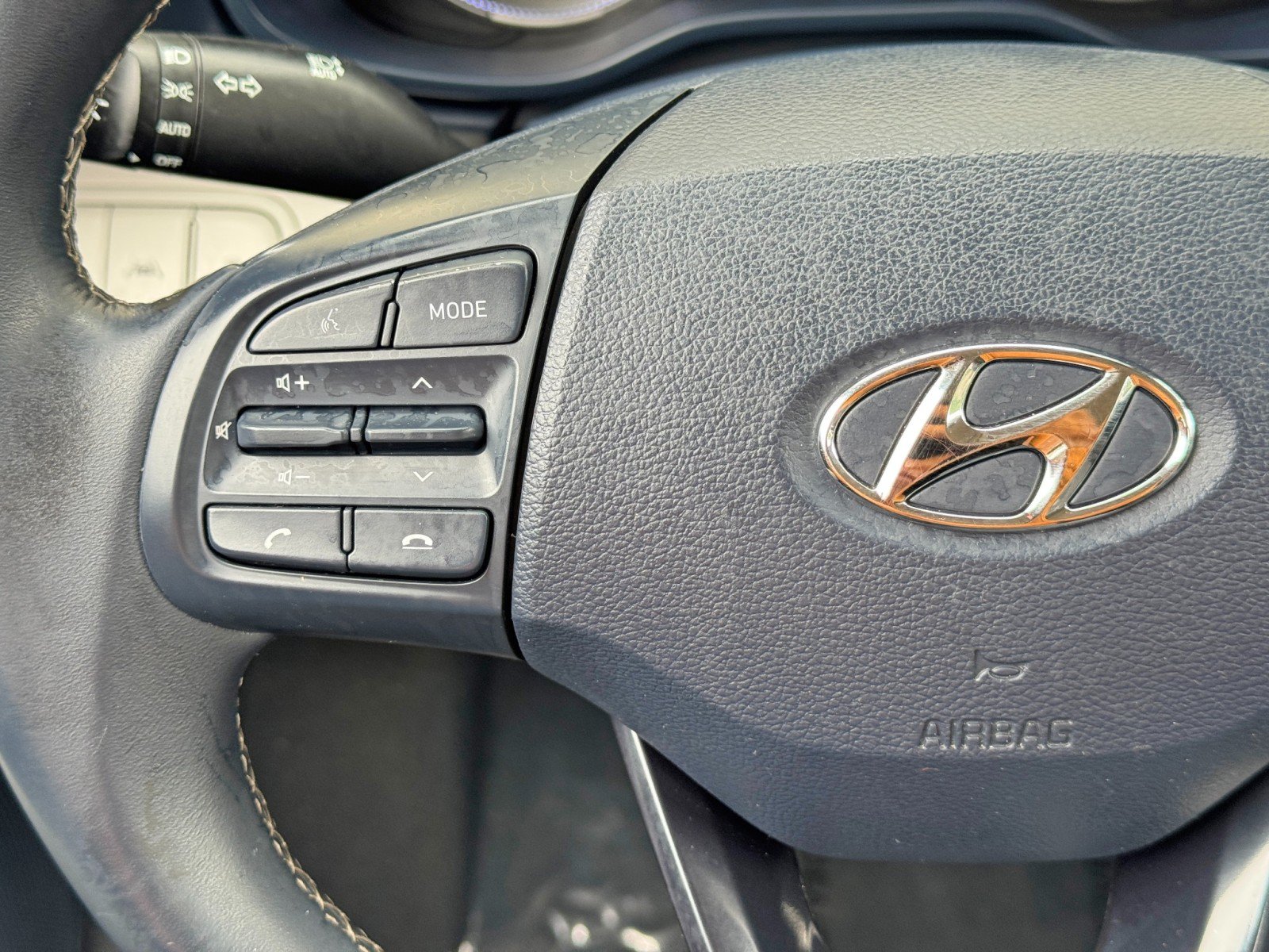 Used 2022 Hyundai Venue Limited FWD image 19