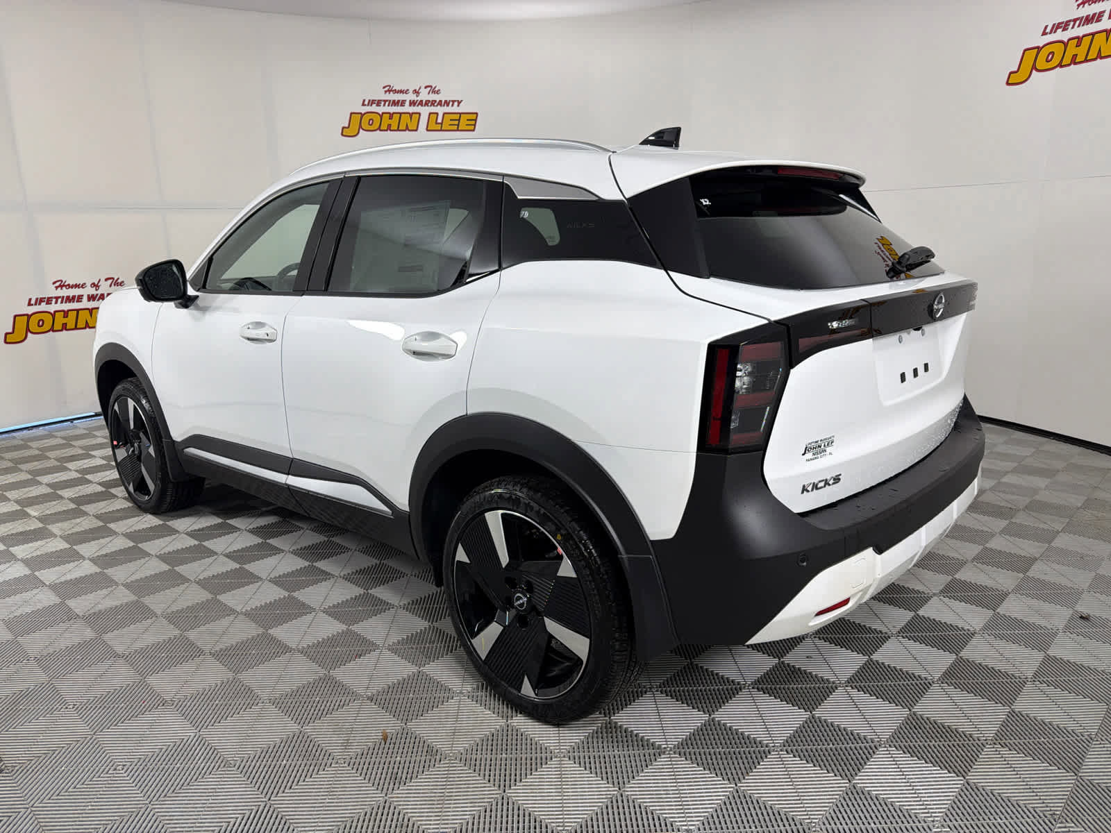 New 2026 Nissan Kicks SR image 3