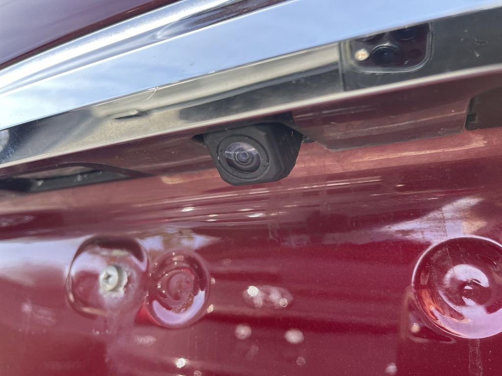 Used 2017 Toyota Camry XLE w/ Moonroof Package FWD image 11