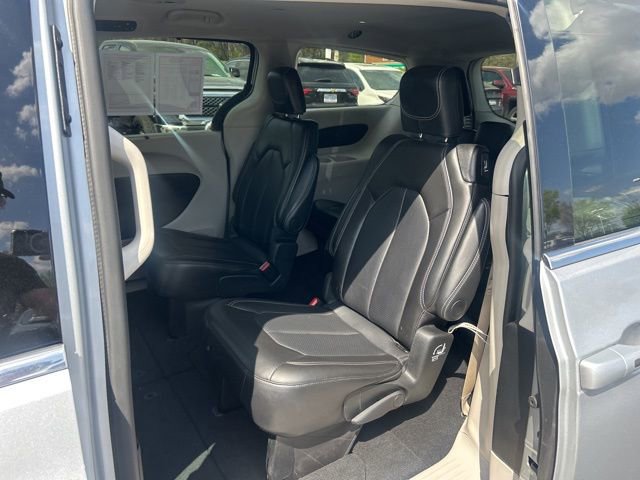 Used 2024 Chrysler Pacifica Touring-L image 15