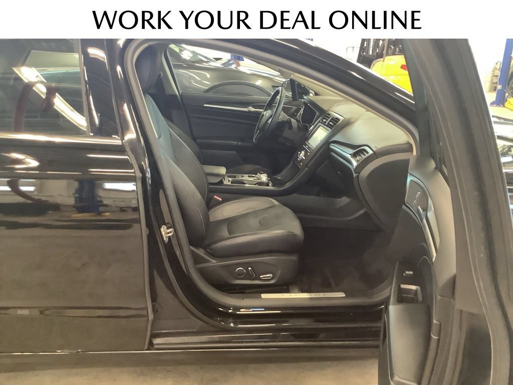 Used 2017 Ford Fusion Titanium FWD image 19