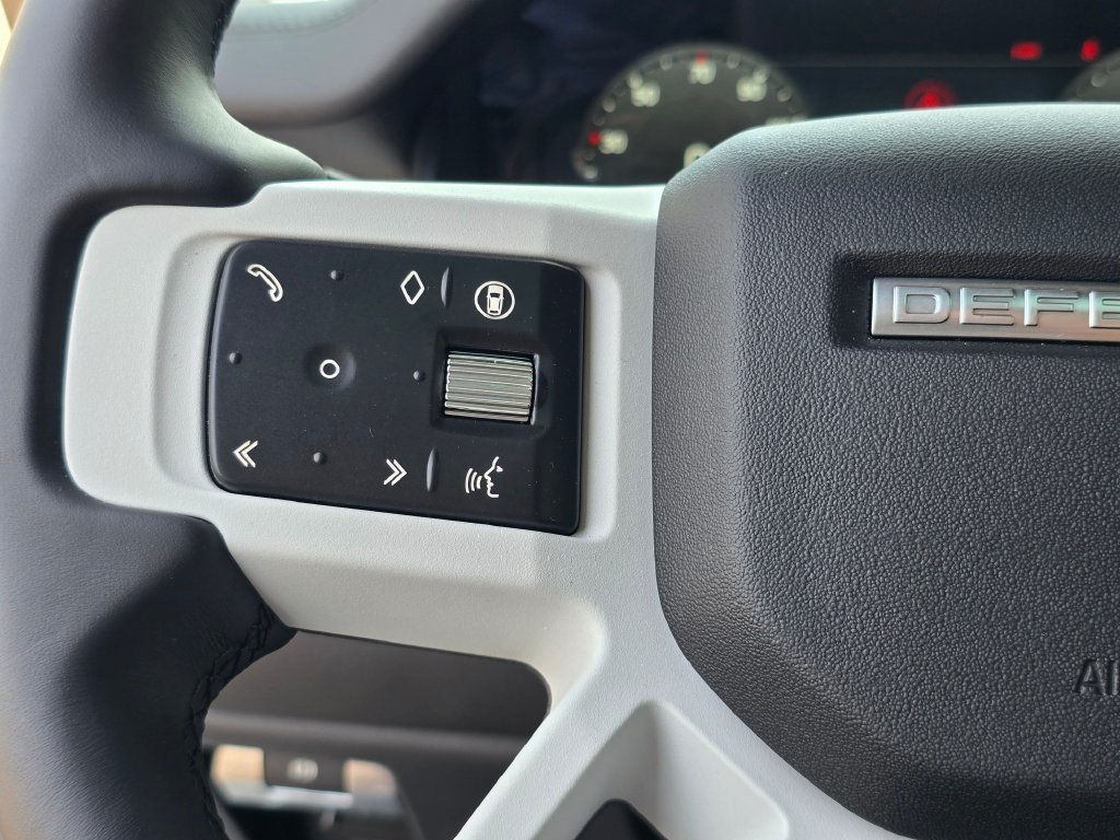 New 2026 Land Rover Defender 130 X-Dynamic SE AWD/4WD image 17