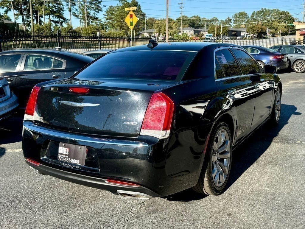 Used 2018 Chrysler 300 Limited image 7