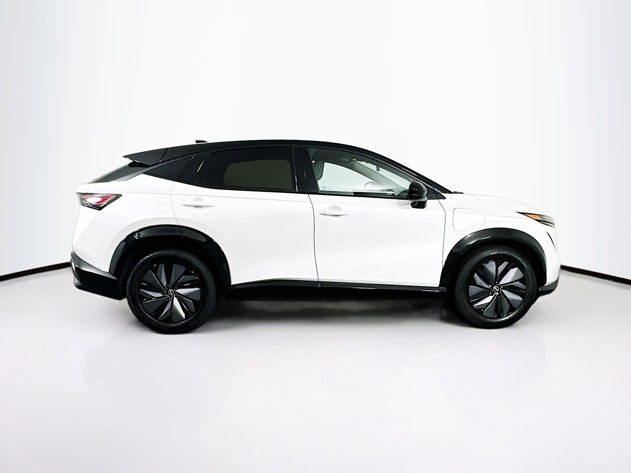 Used 2023 Nissan Ariya AWD image 10