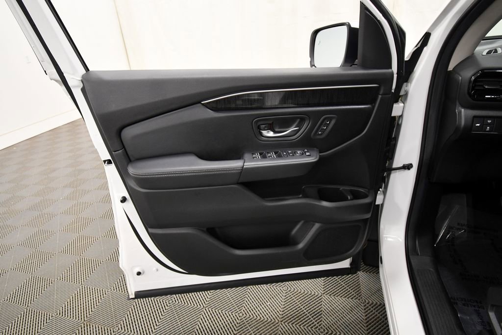 Certified 2025 Honda Pilot Elite image 14