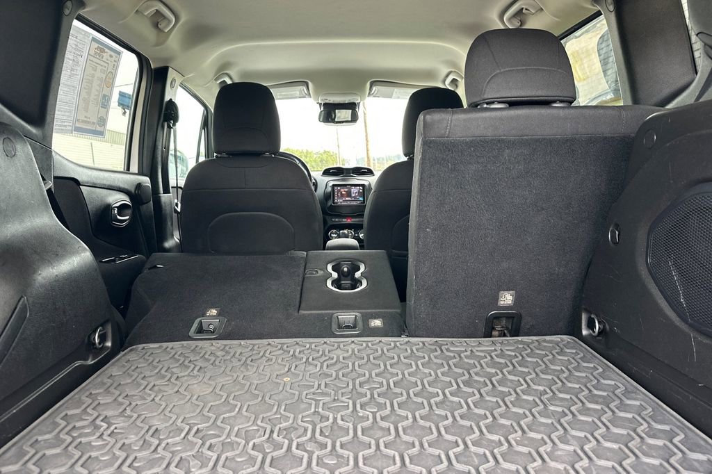 Used 2017 Jeep Renegade Latitude image 11