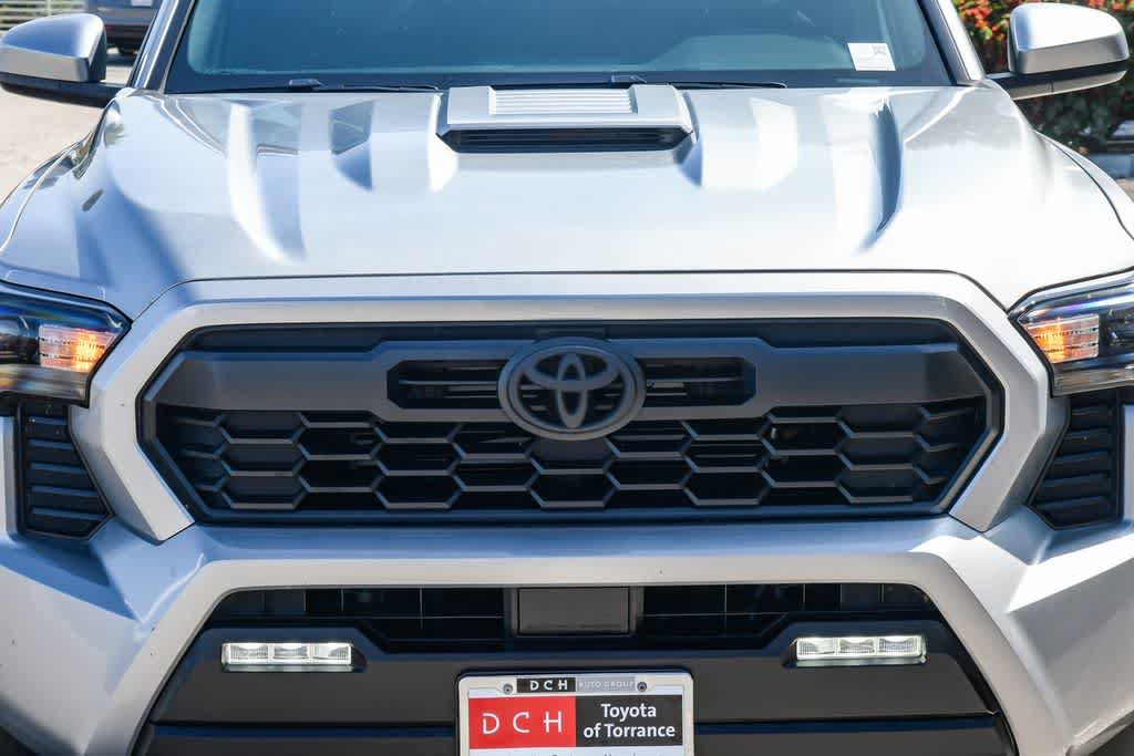 Used 2025 Toyota Tacoma TRD Sport AWD/4WD image 5