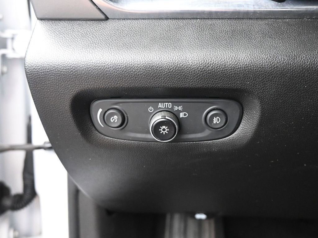 Used 2021 Chevrolet Traverse LT image 32