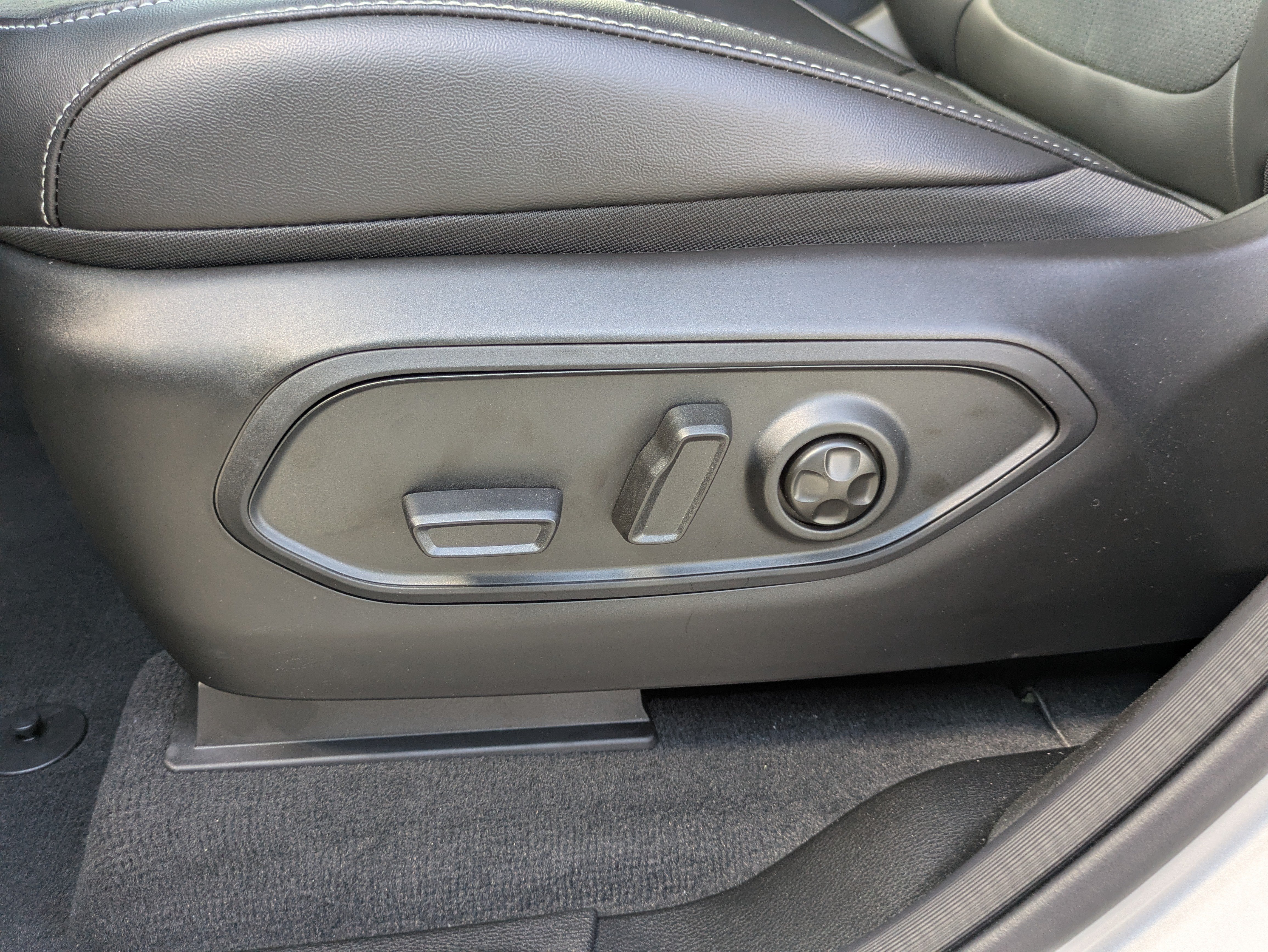 New 2026 Jeep Grand Cherokee Altitude RWD image 11